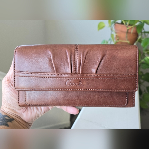 Coach Soho Pleated Vintage Bi-fold Brown Leather Women's Wallet - Picture 1 of 15